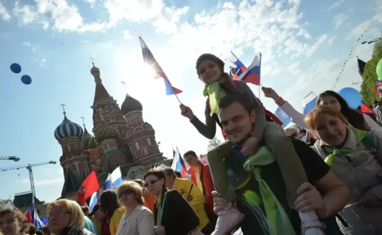 Майские праздники 2022: как отдыхаем в мае 2022 года? Майские праздники продлят с 1 по 10 мая 2022? Праздники продлят на 10 дней? Свежие новости