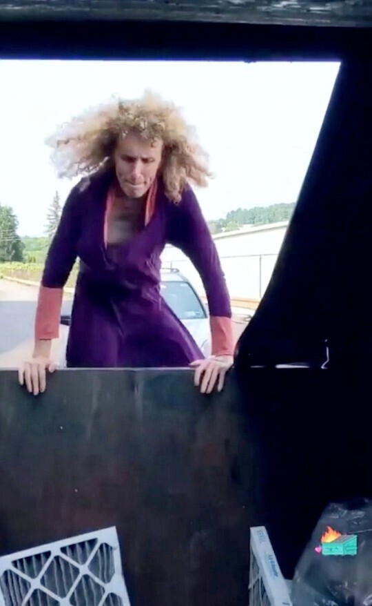 "Десять лет питаюсь только с помойки": жизненный рассказ американки + уникальные советы, как правильно выбрать просрочку. Неужели это ждёт Россию?!