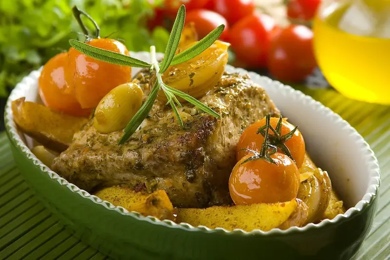 Жареная свинина с луком и чесноком