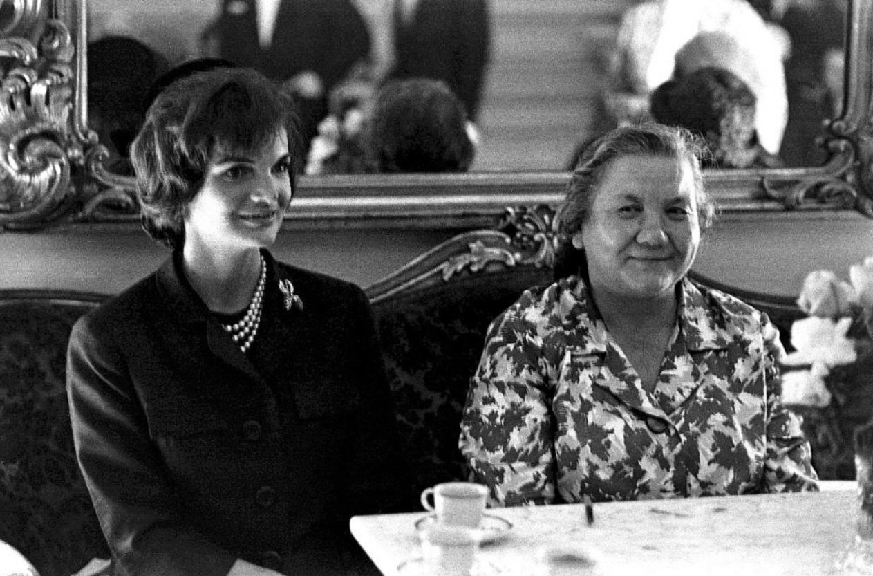 От Хрущевой до Путиной: как одевались первые леди нашего государства