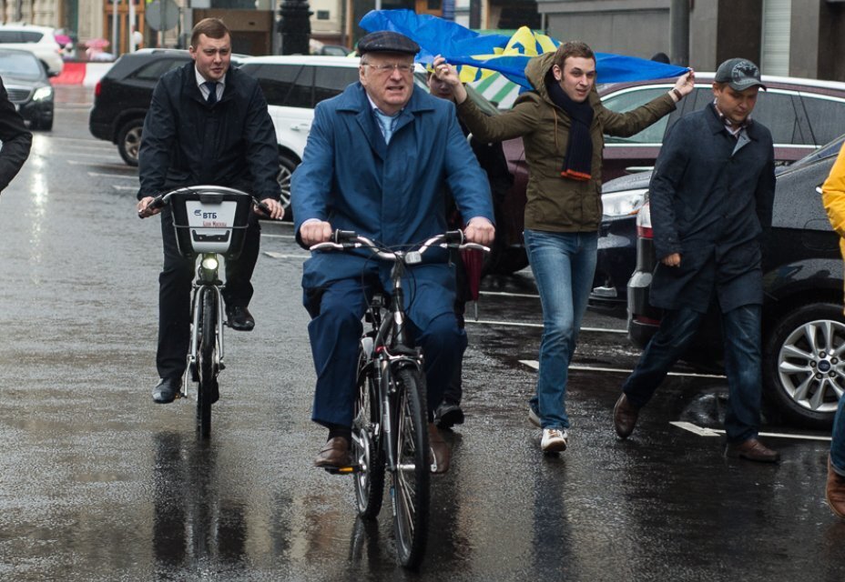 "Зажигал красиво": яркая подборка образов лидера ЛДПР Владимира Жириновского от времен СССР до настоящего времени