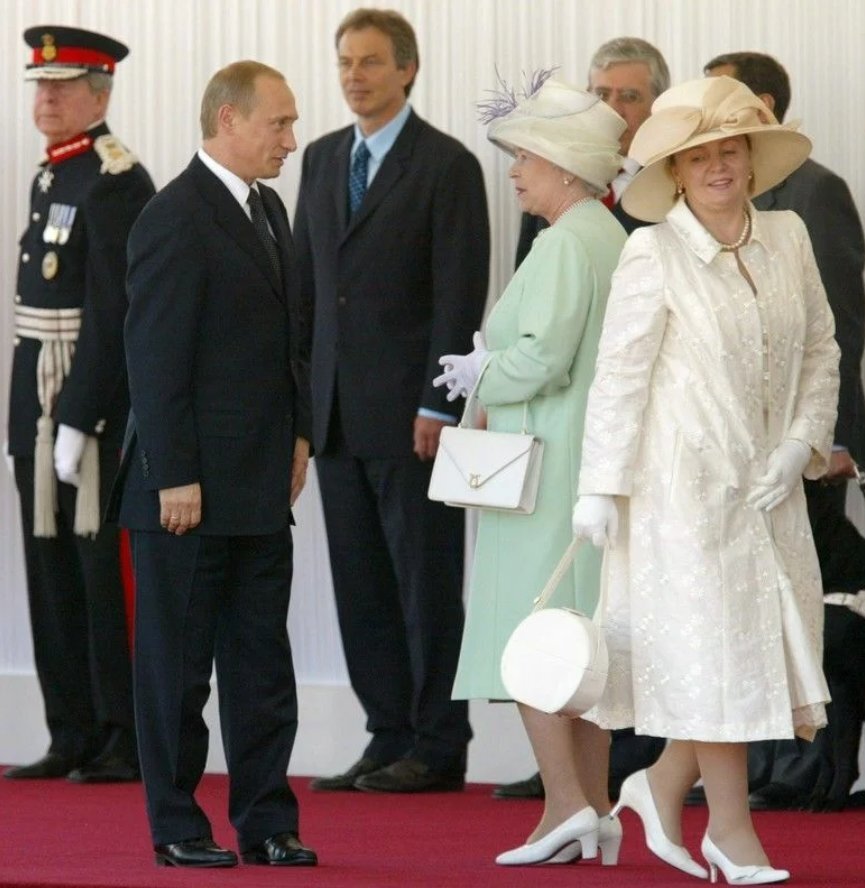 От Хрущевой до Путиной: как одевались первые леди нашего государства