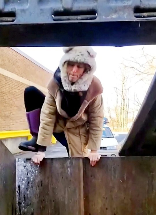 "Десять лет питаюсь только с помойки": жизненный рассказ американки + уникальные советы, как правильно выбрать просрочку. Неужели это ждёт Россию?!