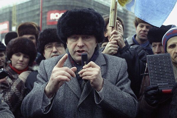 "Зажигал красиво": яркая подборка образов лидера ЛДПР Владимира Жириновского от времен СССР до настоящего времени