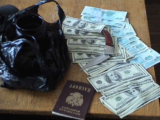 Нас все НЕНАВИДЯТ.А почему не даем "ответку"?