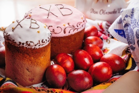 В какой день нужно печь куличи и красить яйца, готовить творожную пасху. Что говорят священники. Как поступить со скорлупой от освящённых яиц