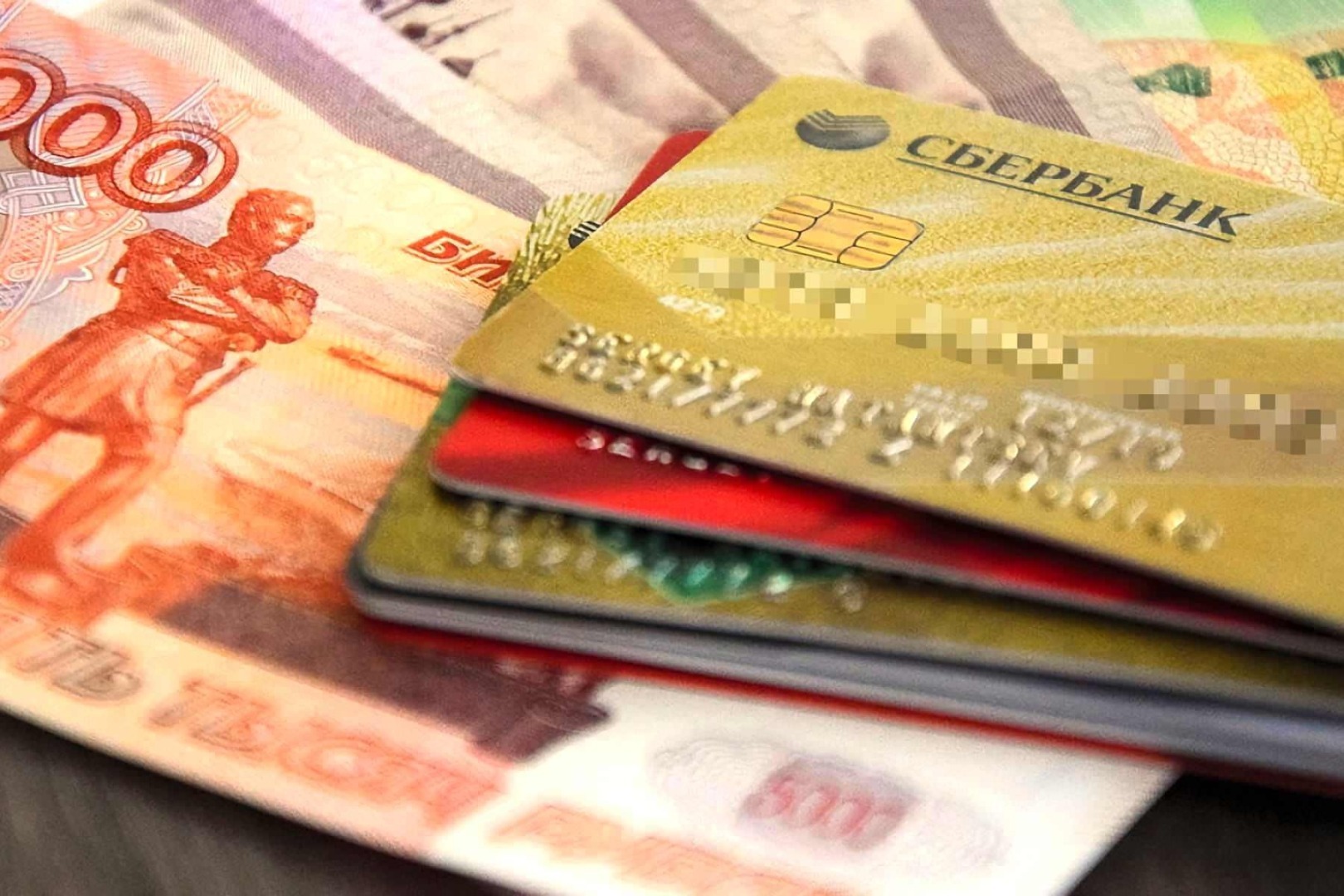 Деньги пропадут. «Сбербанк» срочно обратился ко всем держателям банковских карт, Бонусные баллы "СберСпасибо": о чем предупреждает банк