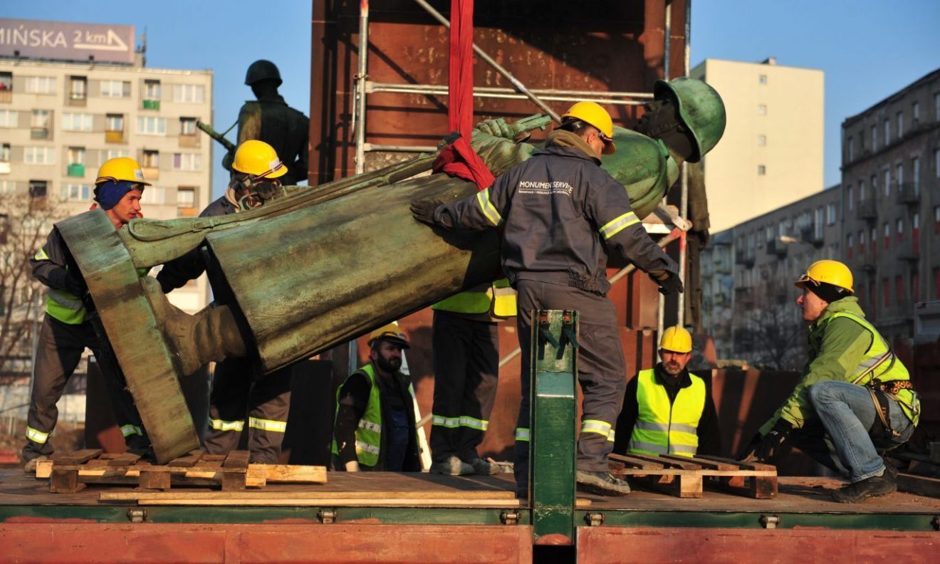 Как нам следует ответить на враждебные действия Польши в отношении России?