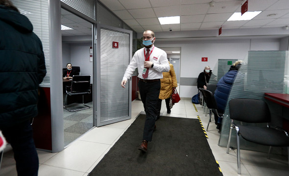 Стоимость продажи долгов российских заемщиков упала вдвое