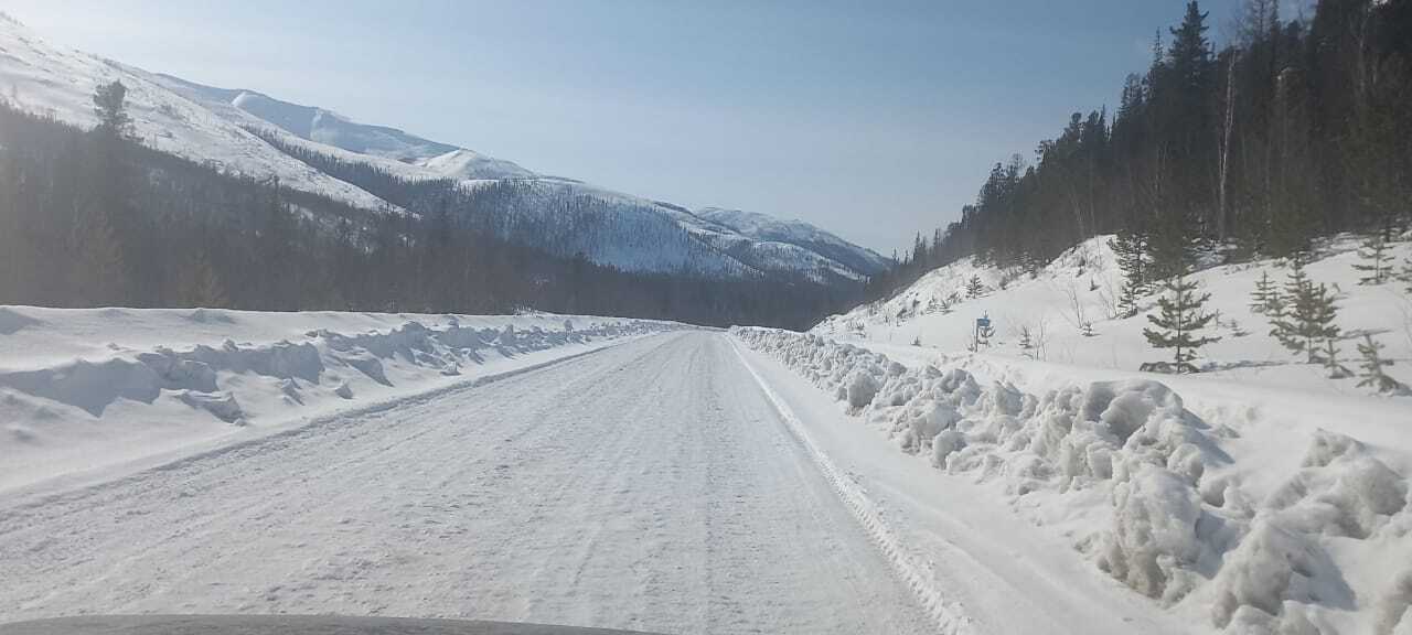 Путь по дороге Таксимо – Бодайбо расчищен для проезда автотранспорта15 апреля на перевале Лысом ситуация усложнилась из-за сильного ...