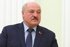 Лукашенко прилетел в Россию