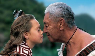 Где как здороваются - забавные факты