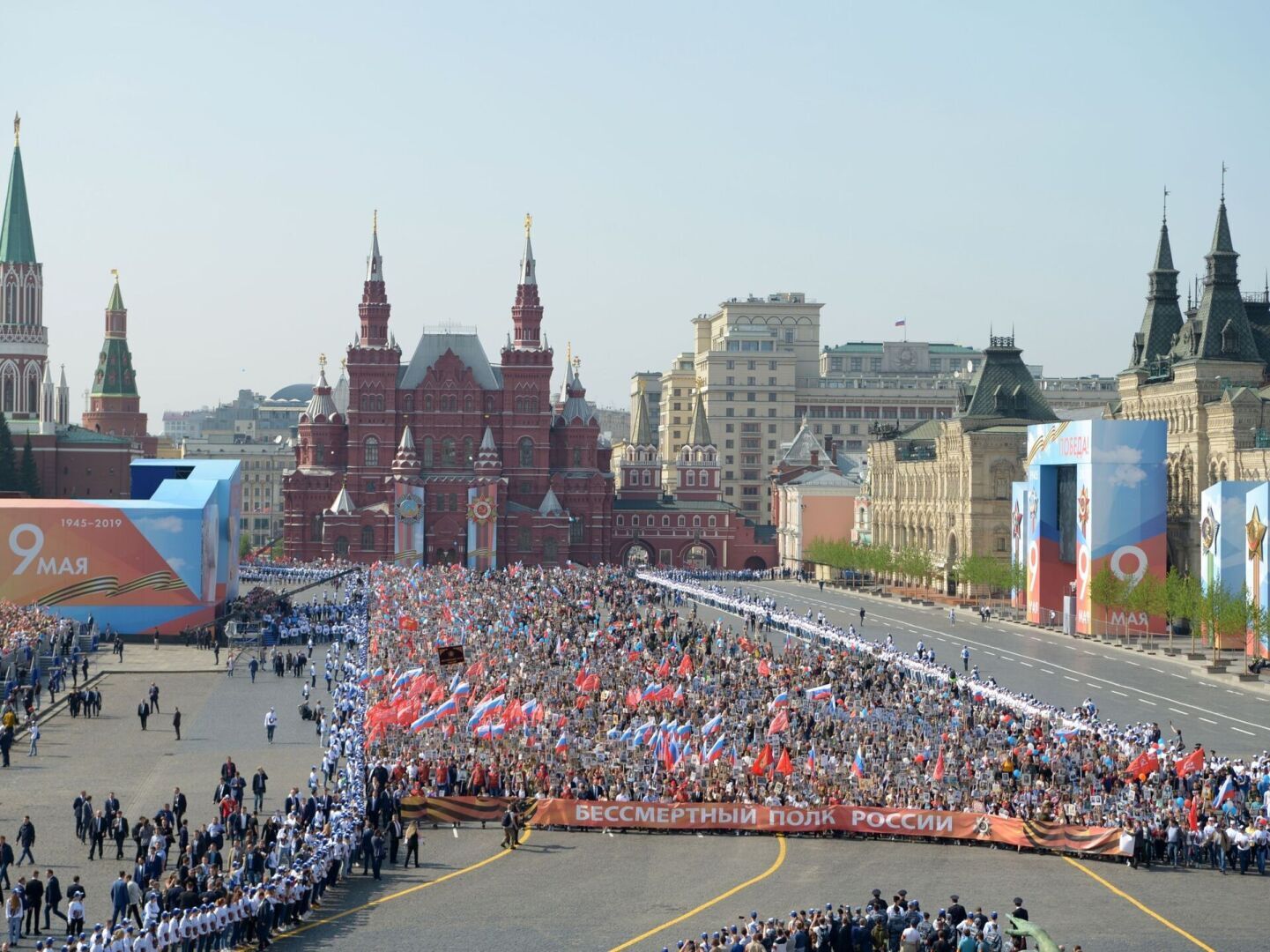 Как будем отдыхать на майские праздники? Официальные выходные: информация Минтруда. Куда поехать на майские праздники в России. Бессмертный Полк!