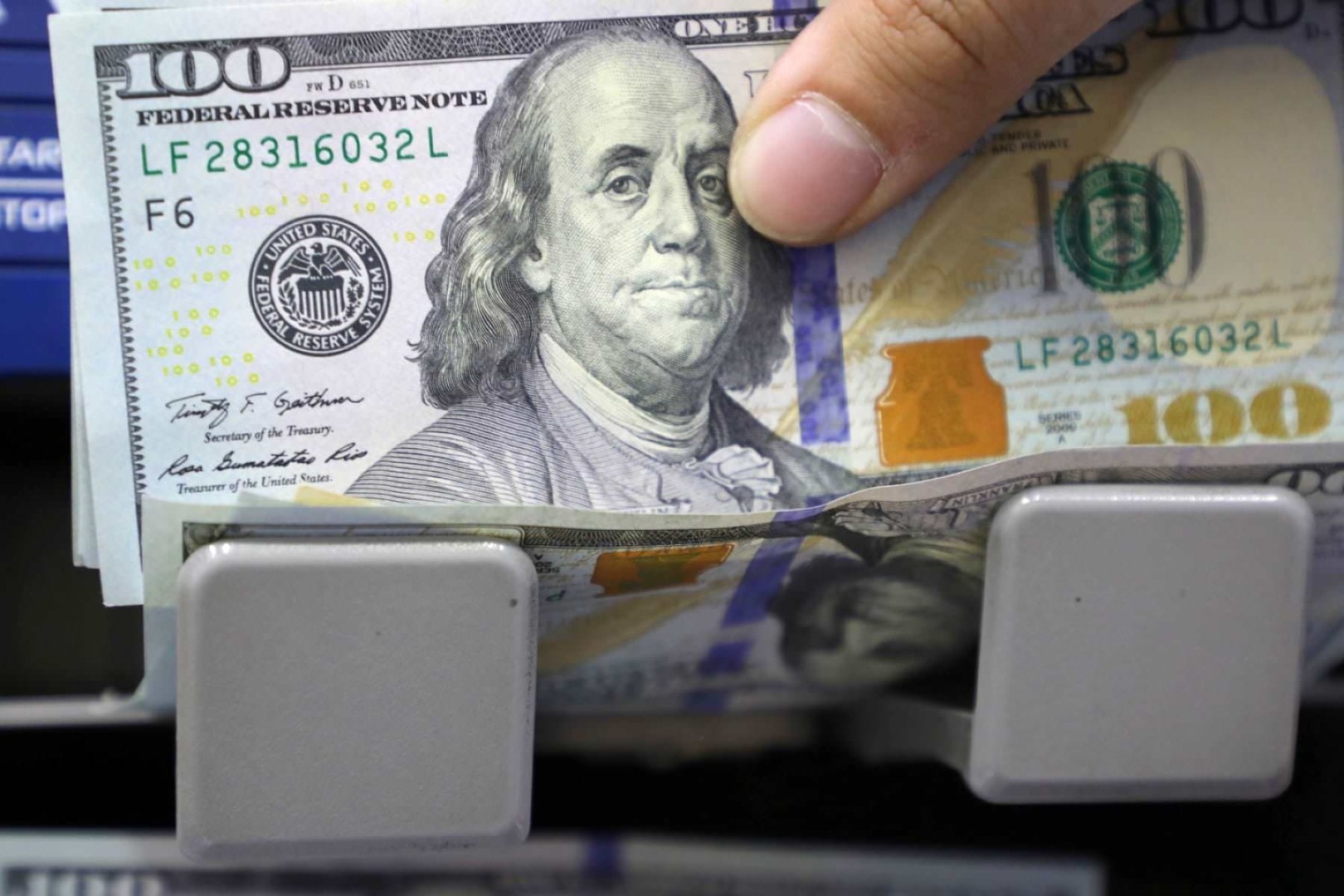 Владимир Путин подписал закон о полном запрете долларов и евро с 18 апреля 2022 г.