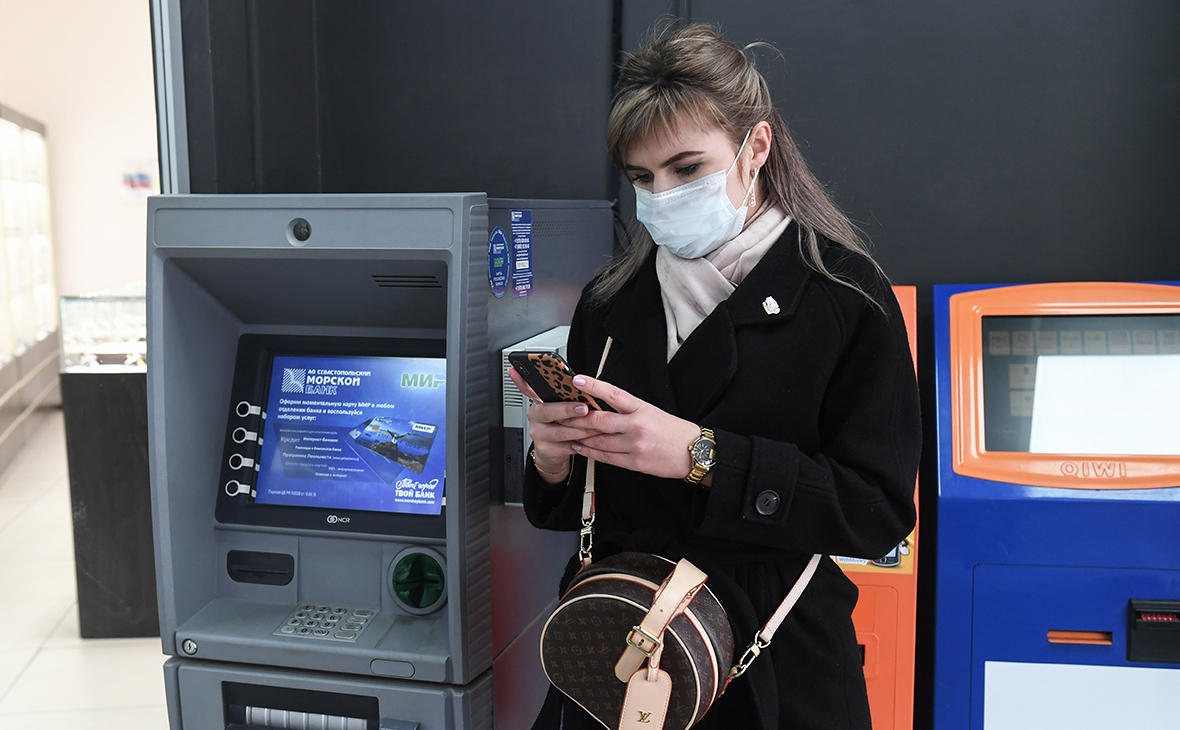 Долги погашал почти всегда 15 го вовремя.