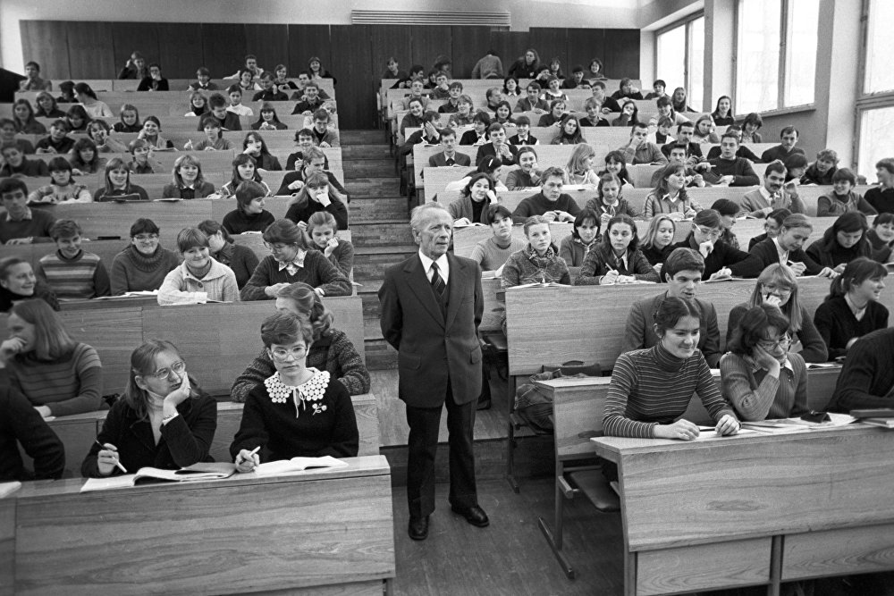 Нужна ли Болонская система образования в России или вернуться к Советской системе?