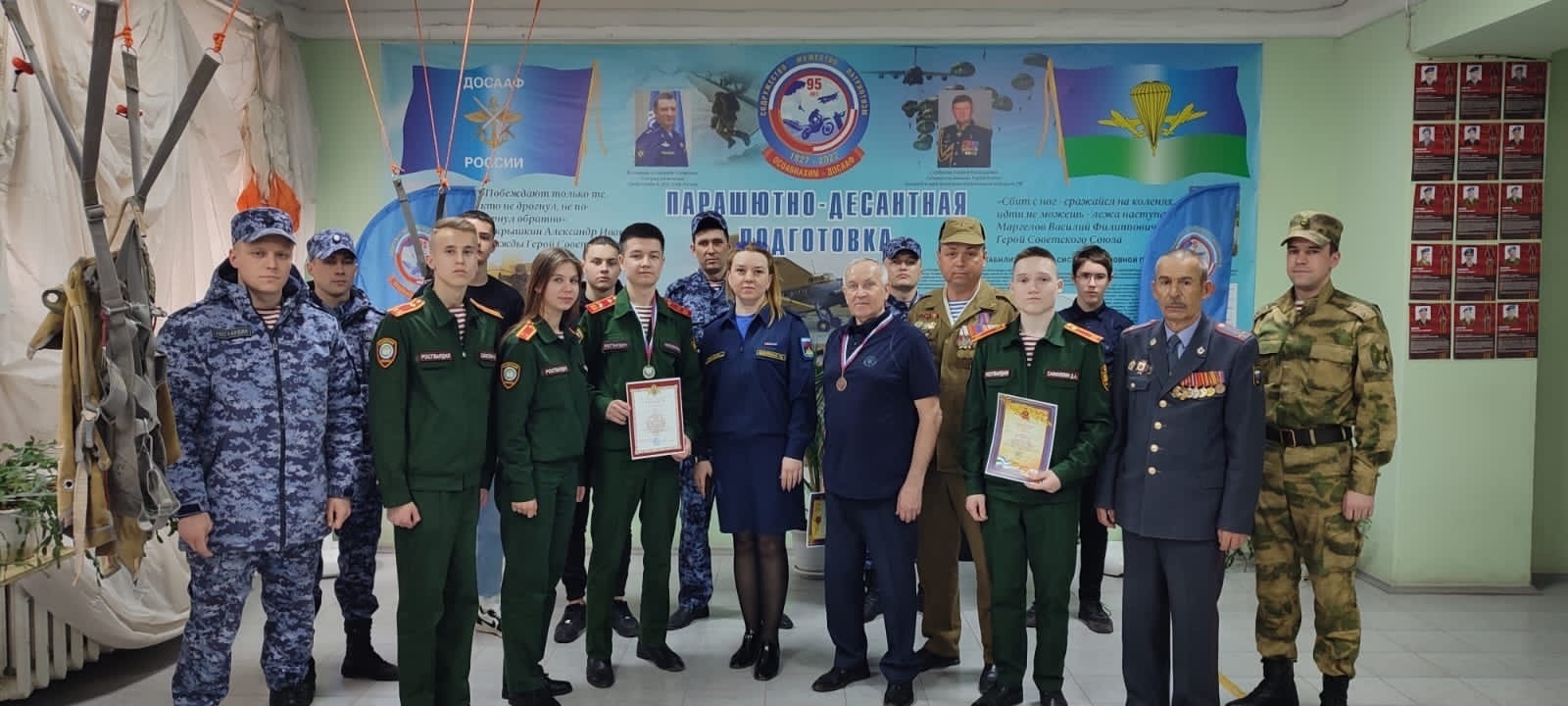 В Башкирии ко Дню ветерана войск правопорядка росгвардейцы провели соревнования по стрельбе между ветеранами и кадетами профильных классов