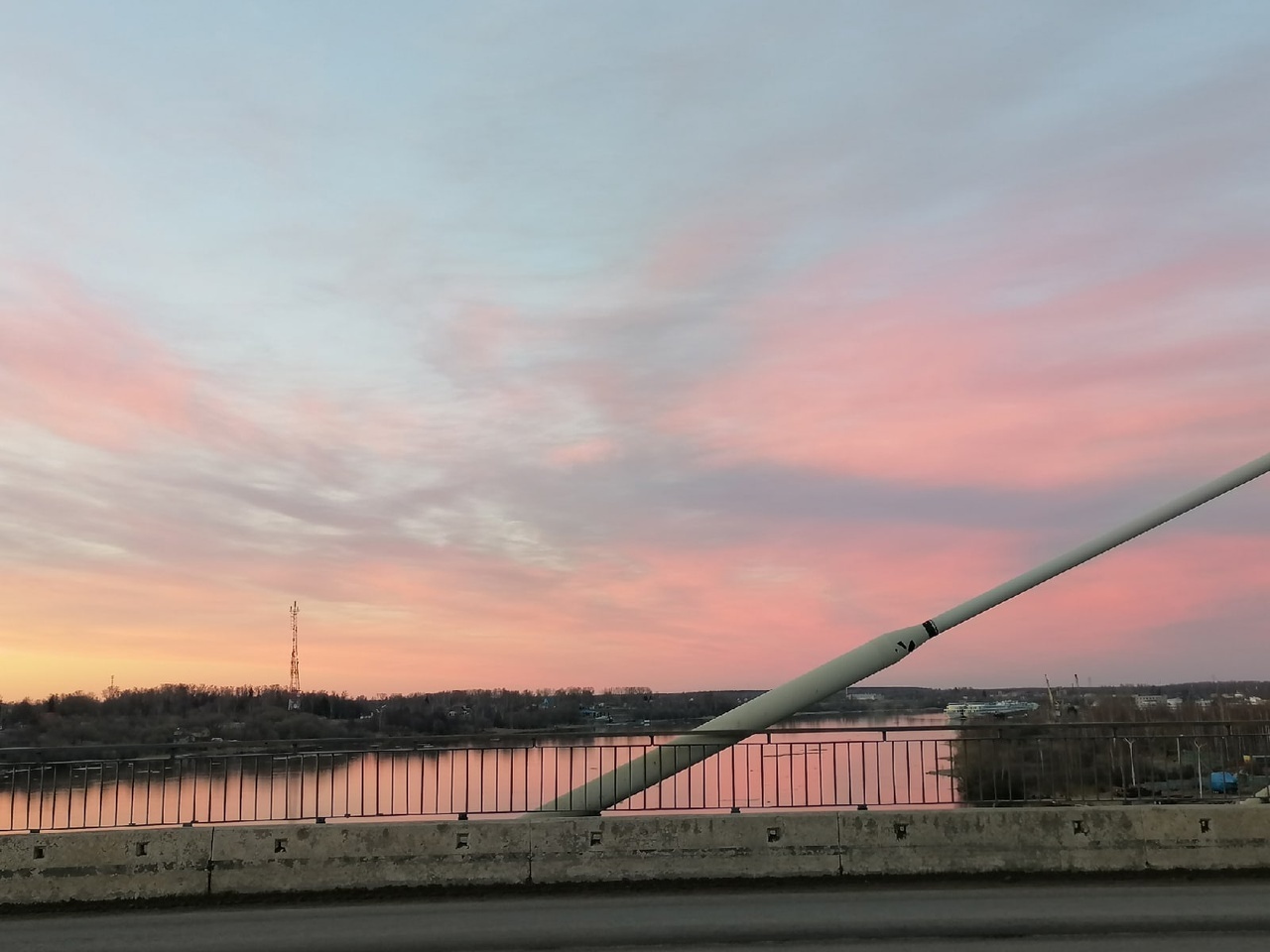 Снова вопрос - как вы думаете, сколько народу тут погибло? И погибло ли?