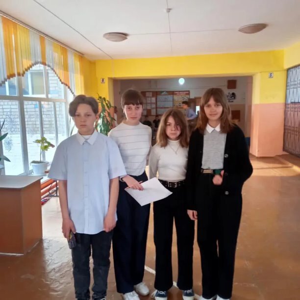 22 апреля в нашей школе прошёл экологический Квест. Все перемены в школьных коридорах царило оживление. Команды участников передвигались по школе