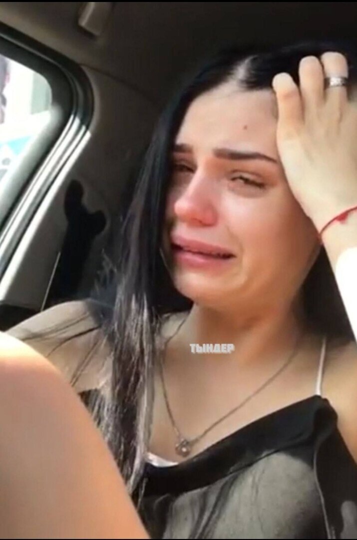 Александра Зеленская, дочь Зеленского ненавидит отца, называет нацистом и убийцей украинского народа.