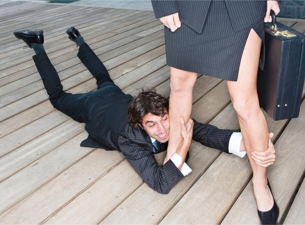 Почему жена бьёт мужа? Как защитить себя от садиста в юбке: мудрые советы мужчинам. Женщинам не читать! (18+) 