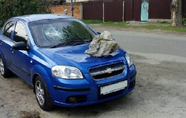 Что делать если автомобиль повредили во дворе