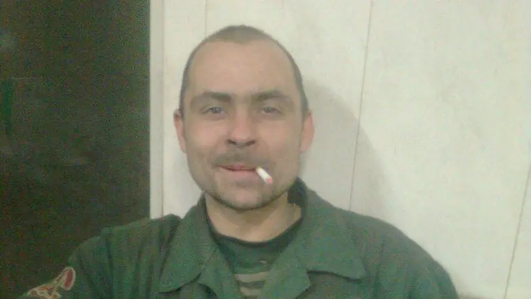 Mash обнаружил у вышедшего с «Азовстали» Михаила Савина фото с нацистскими крестами на груди - а жена его похожа на «снайпершу»