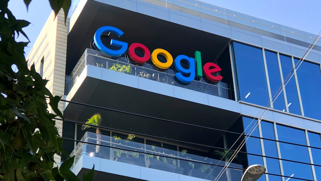 Оборотный штраф Google в 7,2 млрд рублей за неоднократный отказ удалить запрещенный в РФ контент.