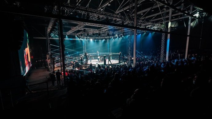 Эмиев взял верх над Абдурахимовым в бою по тайскому боксу в Сочи