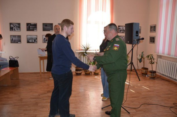 📃Будущим защитникам Родины вручили повестки. 👏С напутственным словом к призывникам обратились председатель районного Совета ветеранов войны, труда, 