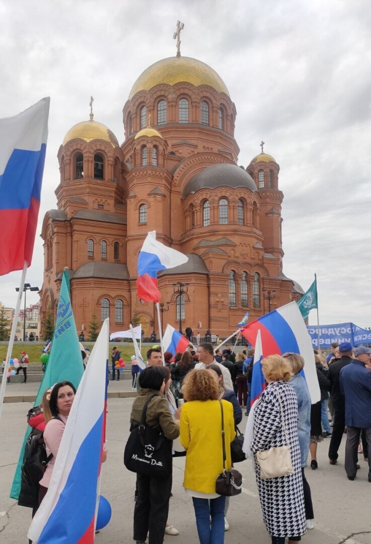 Первомай! Сирень! Демонстрация!