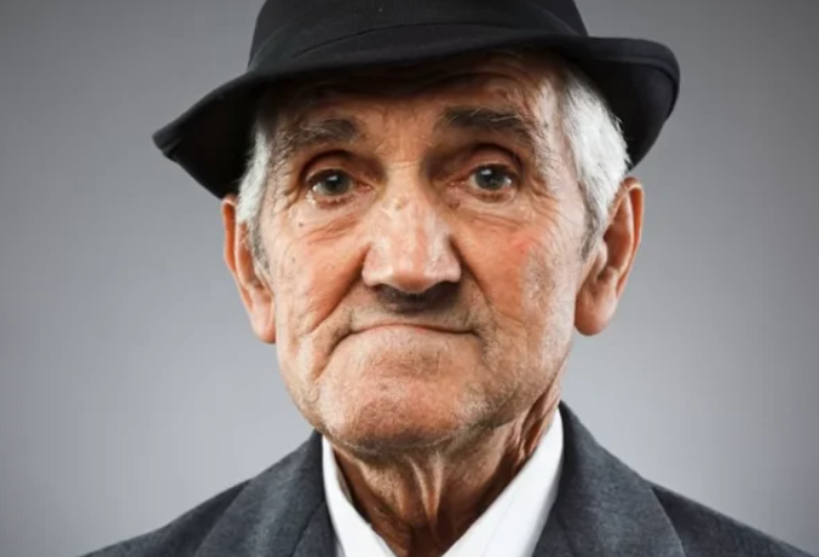 Девушка спасла старика и сама оказалась в больнице. Как отблагодарил её старик, повергло в шок