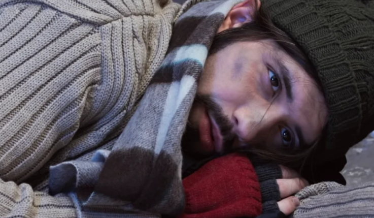 Бездомный нашел книгу и застыл. Мужчину бросило в жар от того, что он в ней увидел