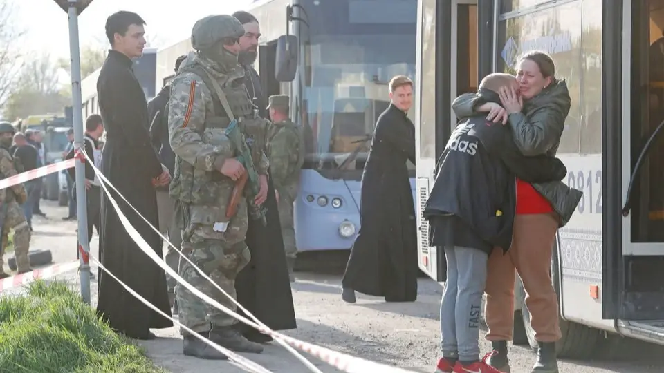 Минобороны: В Мариуполе с «Азовстали» вышли свыше 100 человек!