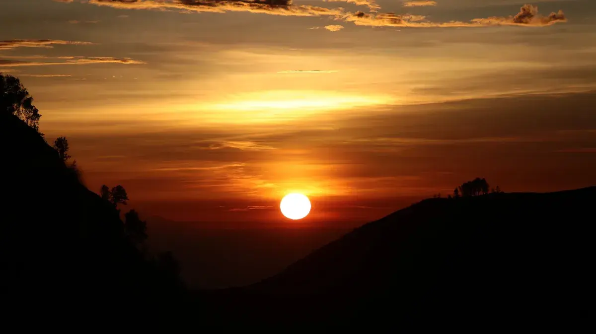 Магнитные удары будут продолжаться непрерывно 96 часов: как метеозависимым людям пережить продолжительный геомагнитный шторм, с 6 по 9 мая 2022