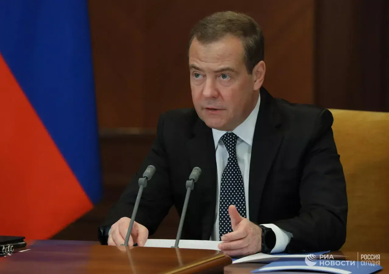 "Для него мир – конец". Медведев рассказал о намерениях Зеленского