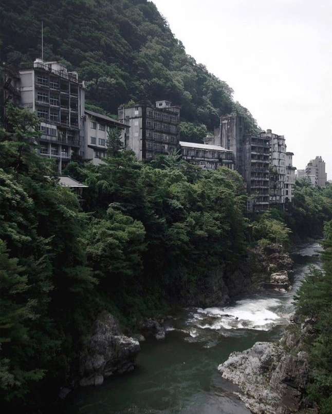 Aтмоcфеpные снимки мecт, гдe большe нeт людeй.