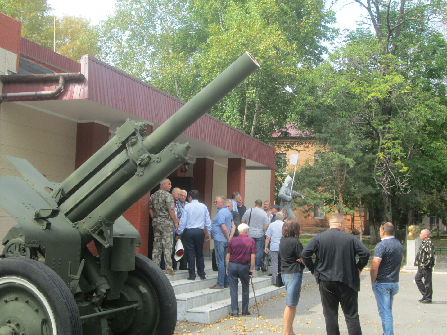 Или мы хороним, или нас хоронят...