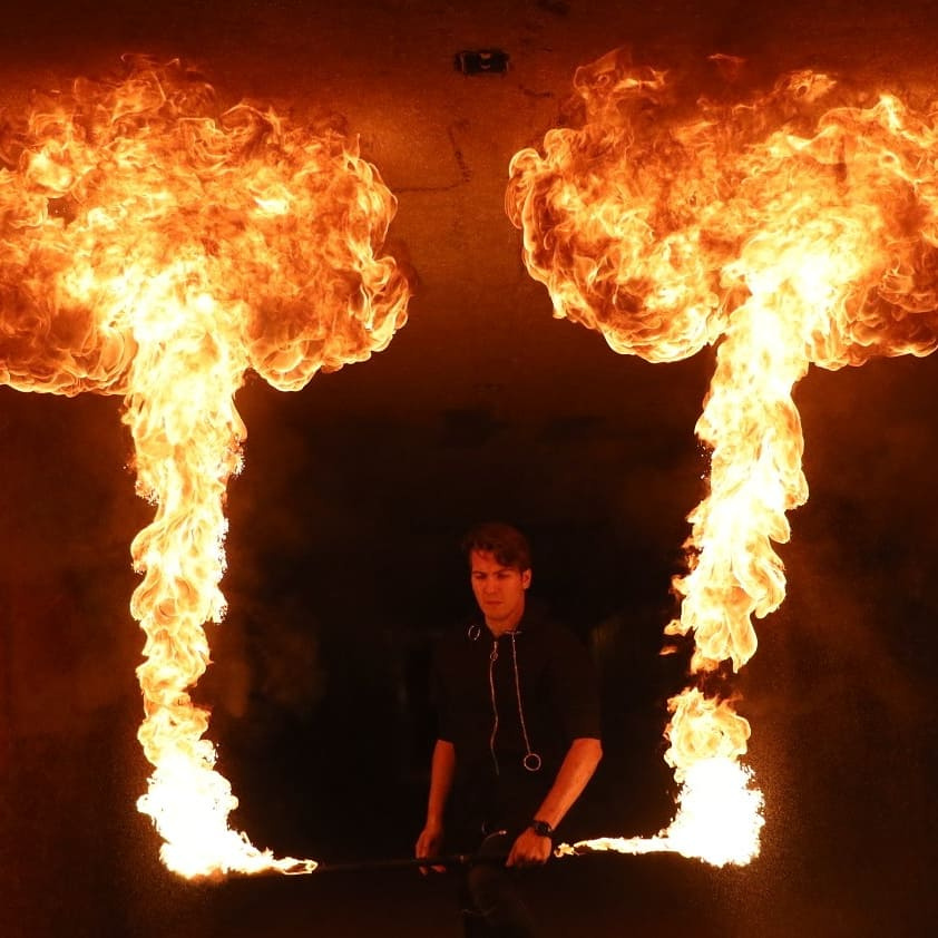 Огненное шоу: внутрянка (много фото)