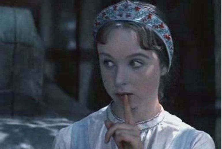 Пожалей меня, Петенька, мне остались рядок да петелька. Посиди........... Как звали собаку Настеньки?