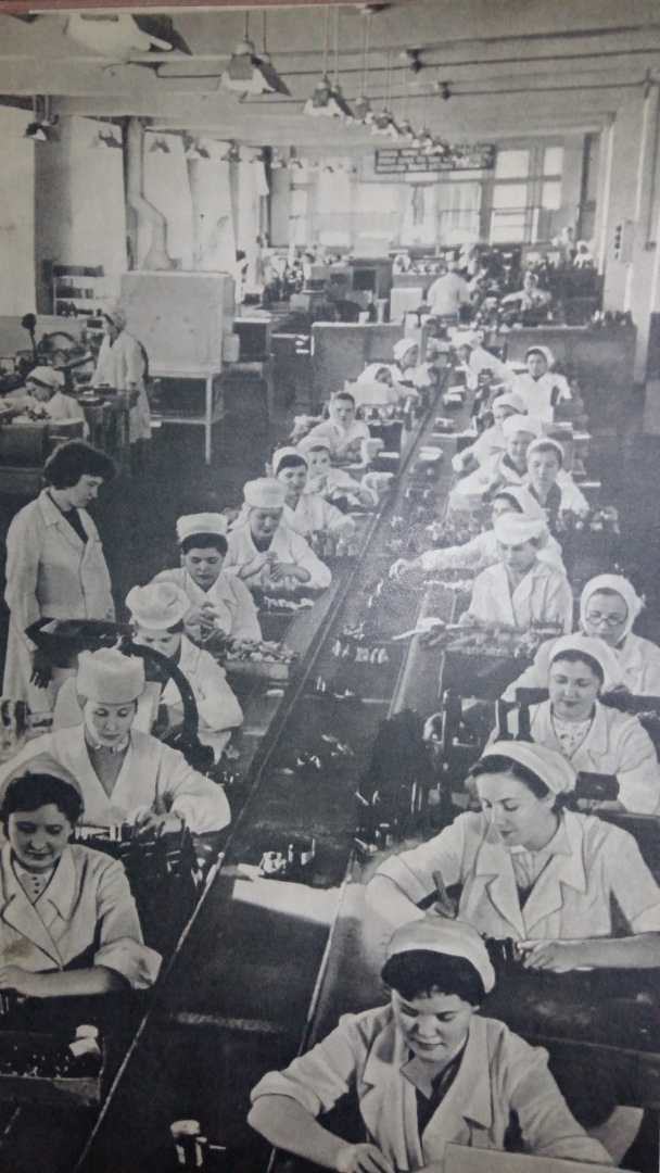 Кубань, 1966 год, старые фото. Для кого-то волнительно, а для кого – интересно. Летающая "галоша" опрыскивает сады!