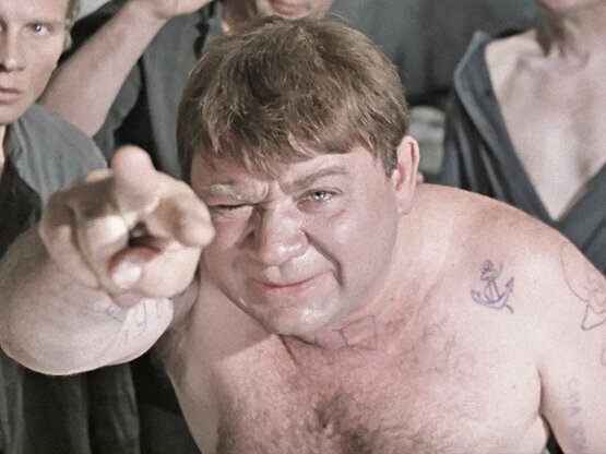 Эй, гаражданина! Ты туда не хади, ты сюда́ хади. А то снег башка попадет, савсэм мёртвый будешь. Какие фразы не из к/ф "Джентльмены удачи" ?