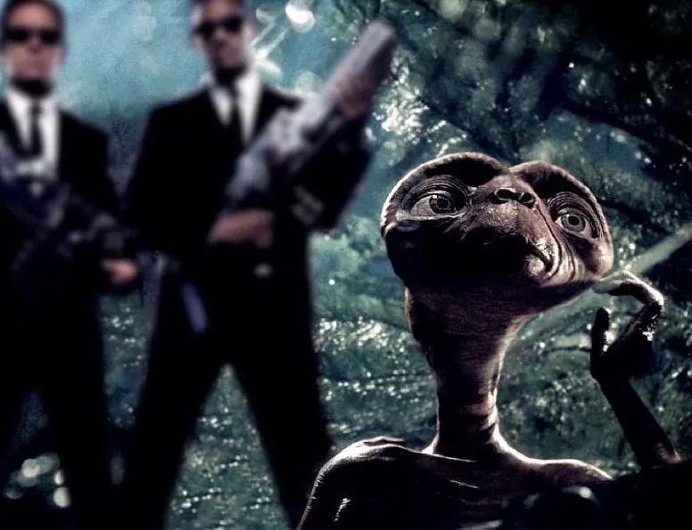 Художник объединяет на одном кадре персонажей из разных фильмов и мультиков