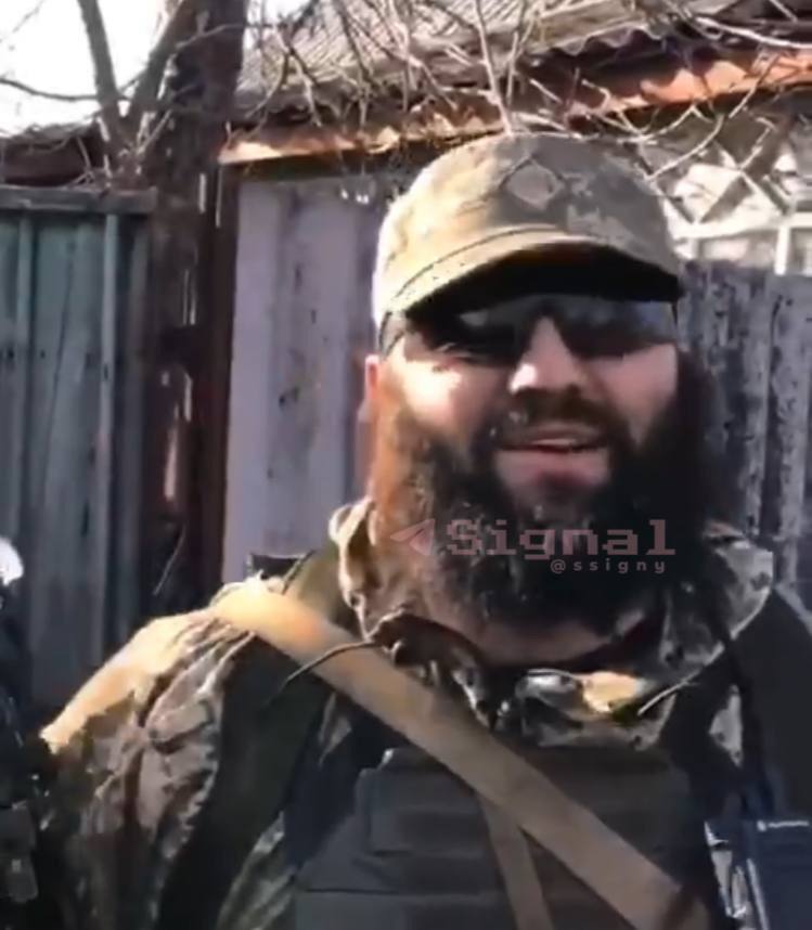 Четверо человек на видео, где обещают "не брать в плен" российских солдат и "уничтожать нацию" удалось опознать: