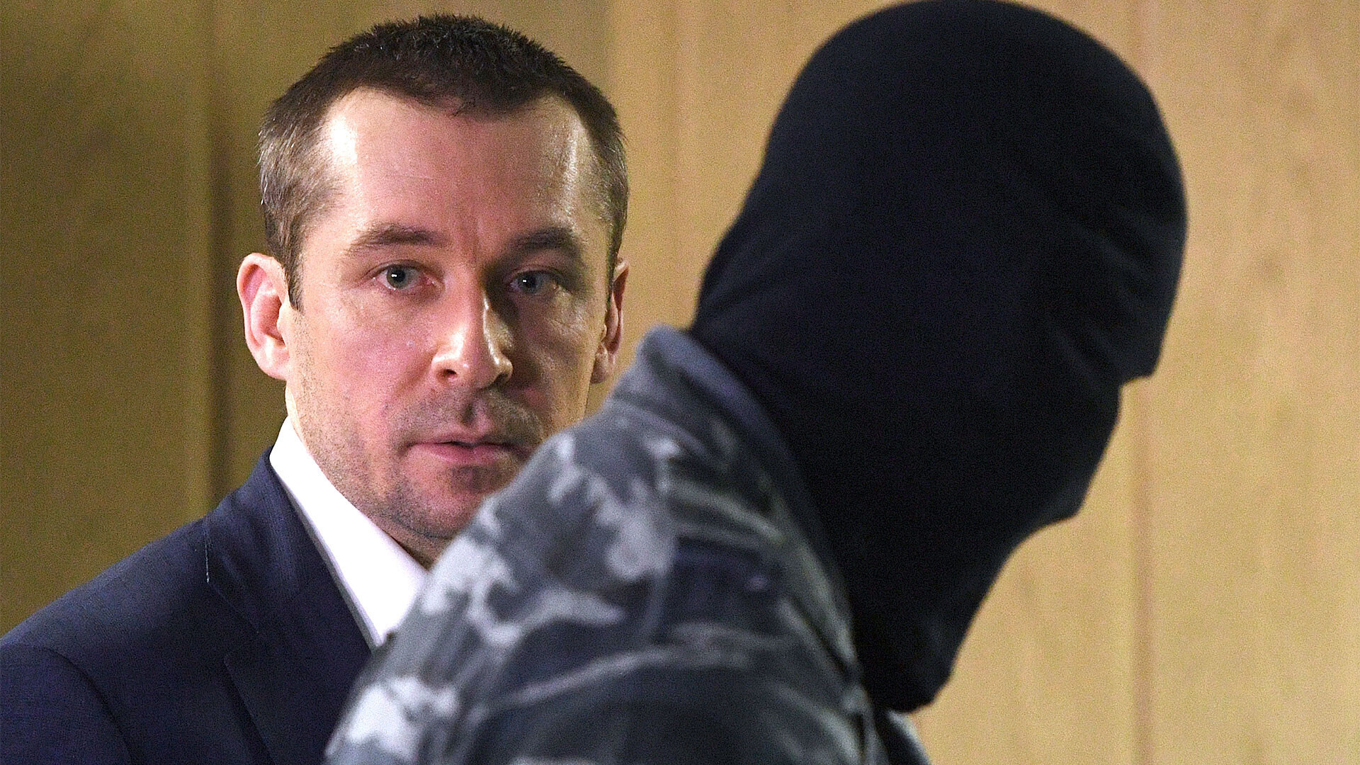 Бывший полковник МВД Захарченко, отбывающий тюремный срок, подал иск в суд на своего адвоката о взыскании 200 000 рублей за некачественную работу