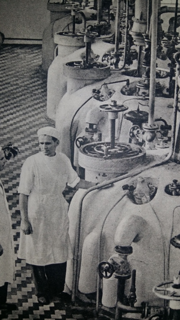 Кубань, 1966 год, старые фото. Для кого-то волнительно, а для кого – интересно. Летающая "галоша" опрыскивает сады!