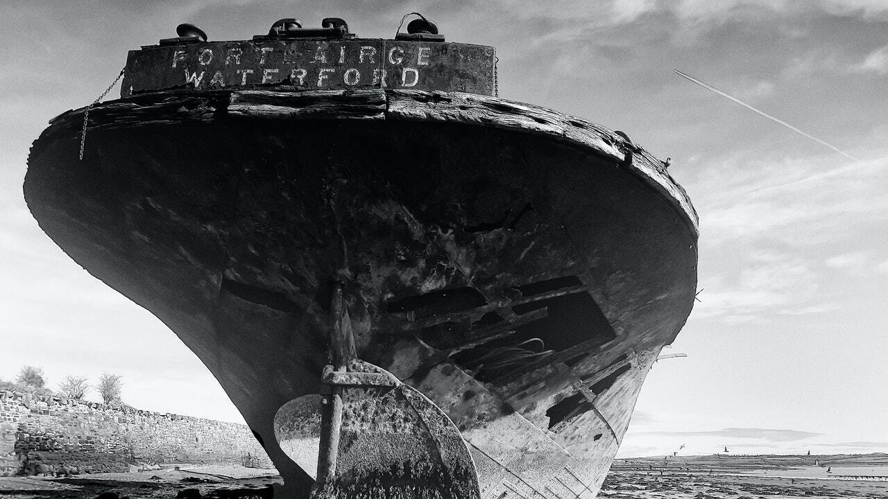 Более двухсот моряков покинули американский авианосец