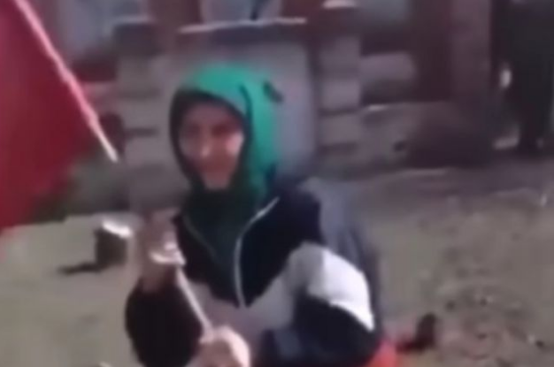 Бабушка с советским флагом без постоянного места жительства: почему в Белгороде убрали скульптуру с бабушкой от кинотеатра «Победы»?