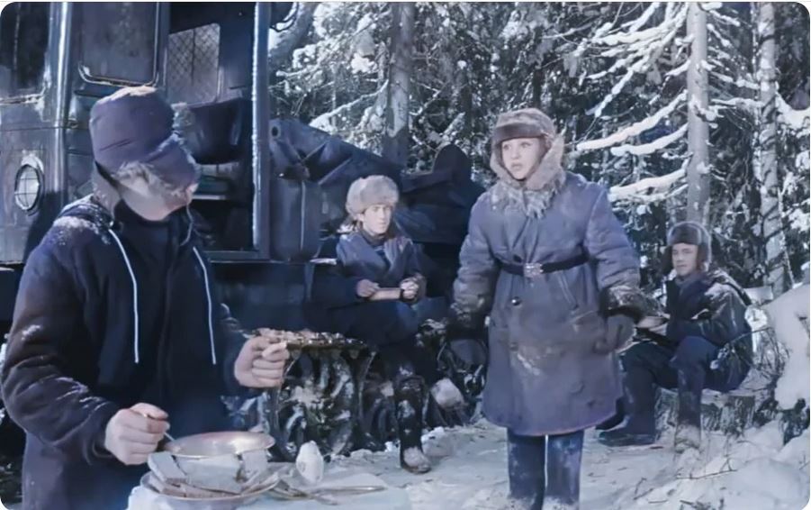 "Ты думашь, что картошка - это так вот просто, сварил и съел, да? Не тут-то было! Из картошки знаешь, сколько можно блюд приготовить! - Ну сколько?