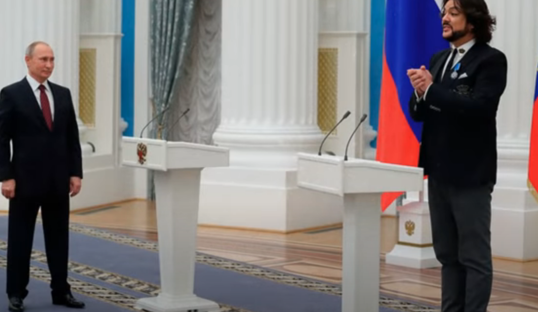 Киркоров. Пляски на кресте, нужно ли лишить за это званий и наград, а так же наказать штрафом 